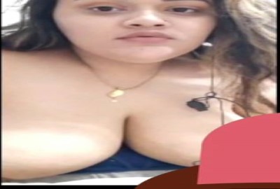 Image of Pakistani lady with large bosom showcased-Linkwallah.com