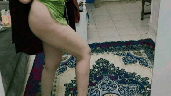 Image of Sensual Kashmiri girl poses tastefully in the nude-Linkwallah.com